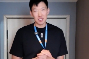 周琦晒视频：琦实有点挤 2米16的人，住酒店是什么体验？